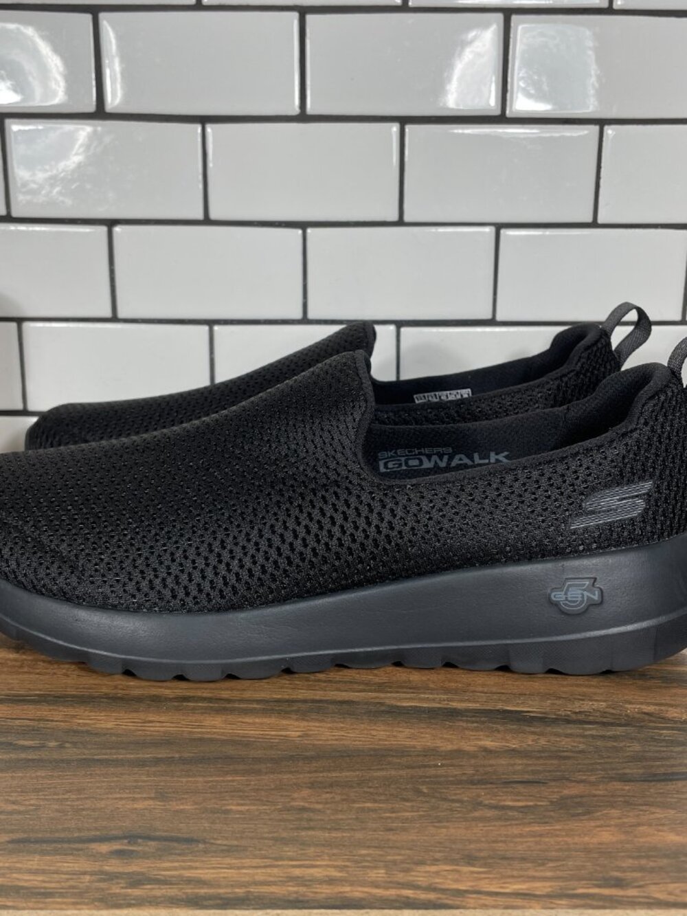SKECHERS GO Walk Max Shoes Mens Size 7.5 Black Lightweight Slip On Sneaker